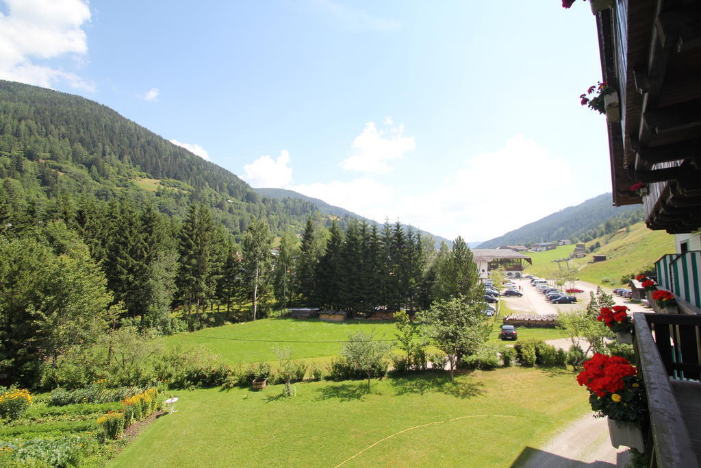 Pension Hubertushof Beim Roemerbad Бад-Кляйнкірхгайм Номер фото