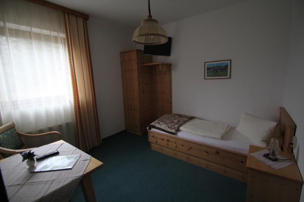 Pension Hubertushof Beim Roemerbad Бад-Кляйнкірхгайм Екстер'єр фото