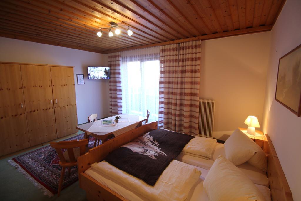 Pension Hubertushof Beim Roemerbad Бад-Кляйнкірхгайм Екстер'єр фото