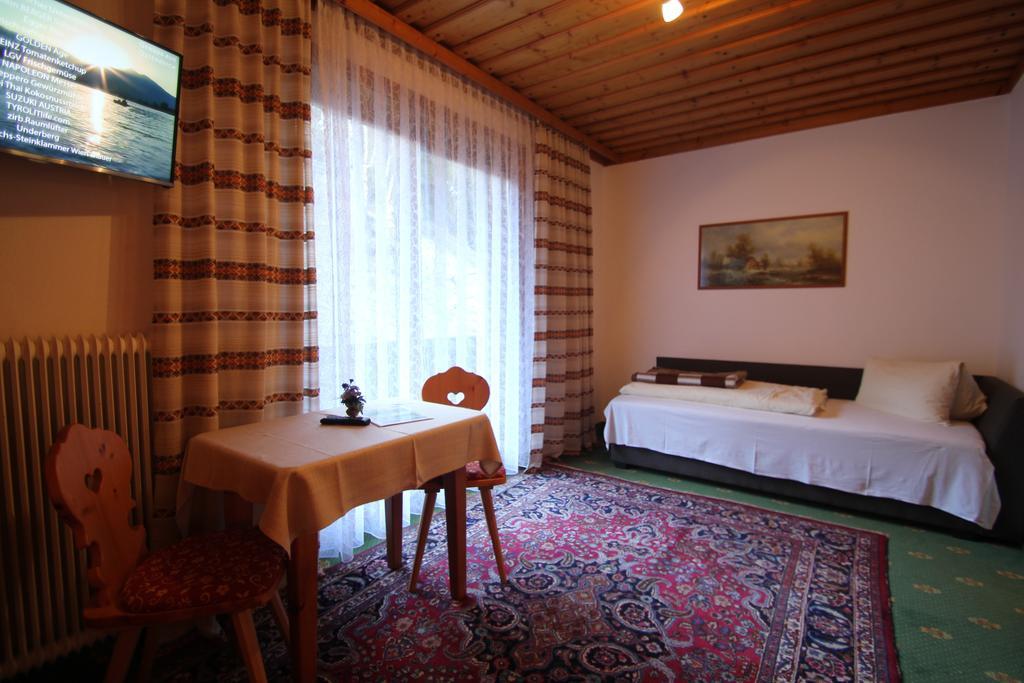 Pension Hubertushof Beim Roemerbad Бад-Кляйнкірхгайм Номер фото